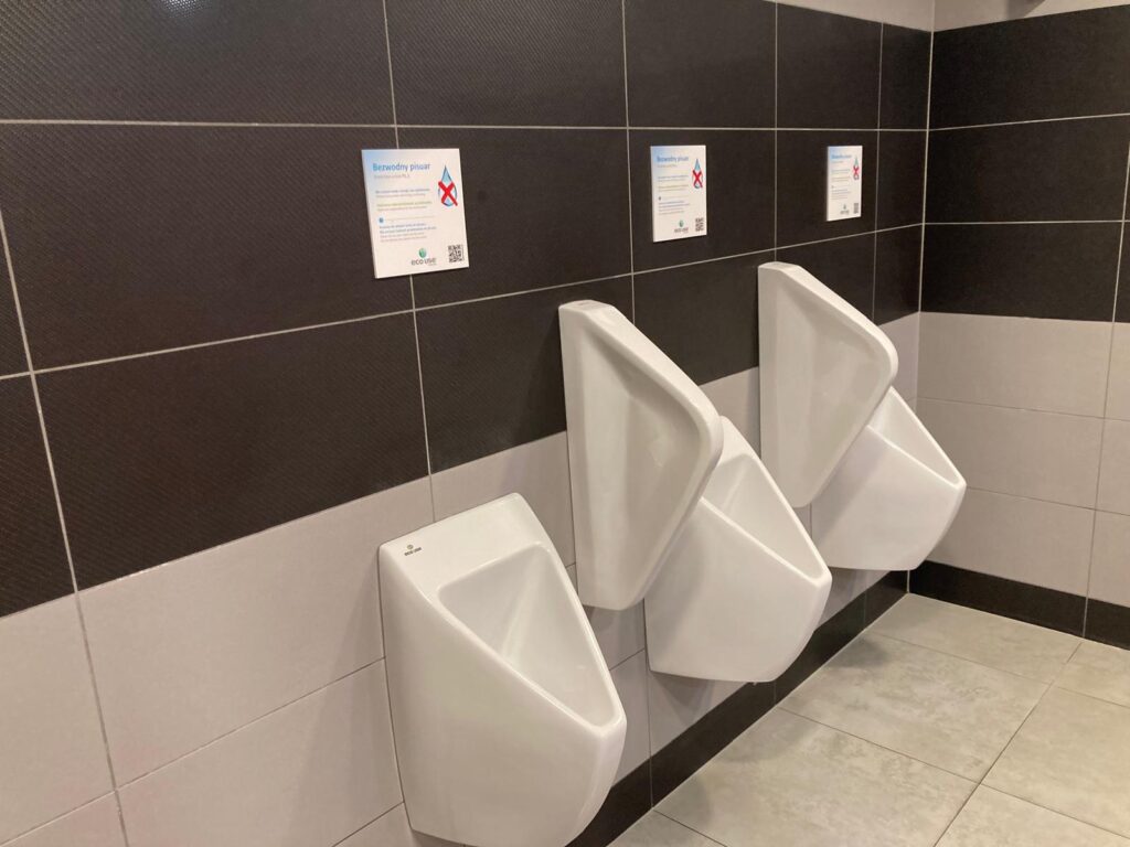 wasserlose Urinale Multikino Lublin_01