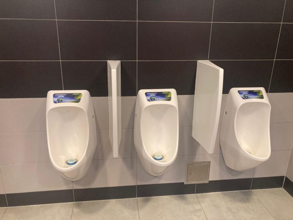 wasserlose Urinale Multikino Lublin_02