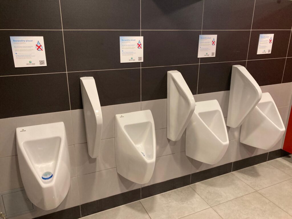 wasserlose Urinale Multikino Lublin_04